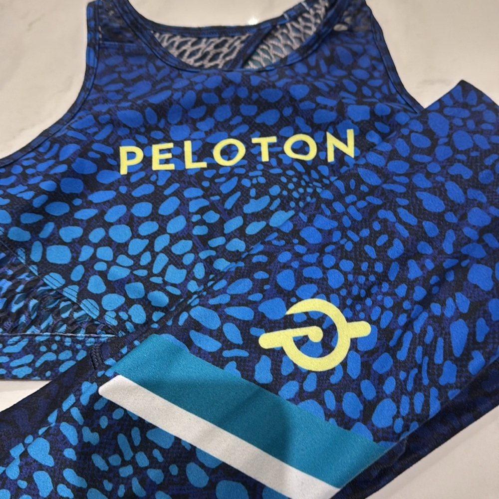 PELOTON/WISH  2PC Blue Patterned Sports Bra and Leggings Set 🚴🏻‍♂️💙